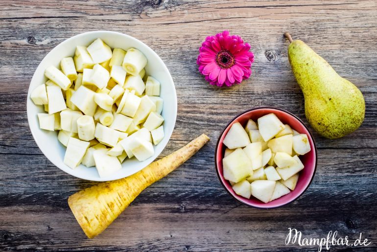 Leckerer Babybrei für die ersten Breiversuche: Birnen-Pastinaken-Brei. Der schmeckt schön süß und ist dabei voll mit Vitaminen. Mehr Baby- und Familienrezepte findest du bei uns auf mampfbar.de